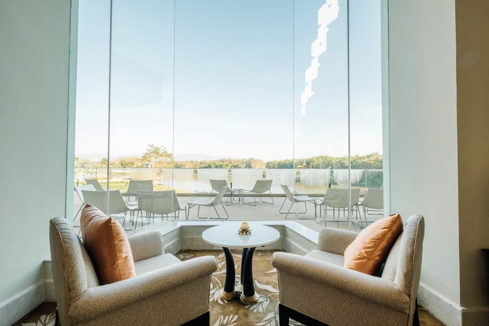 Through Lounge